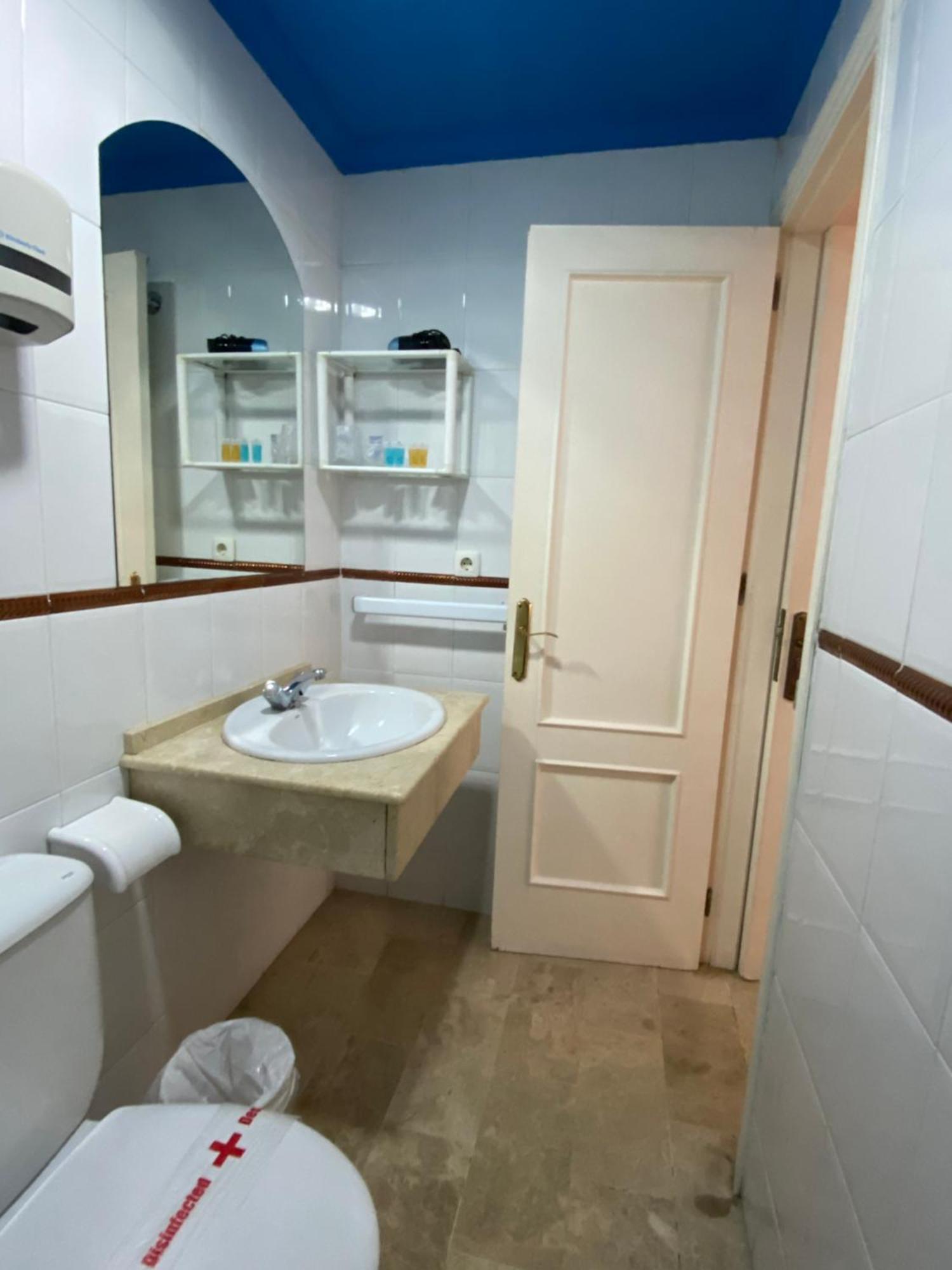 Hostal Montys ネルハ エクステリア 写真